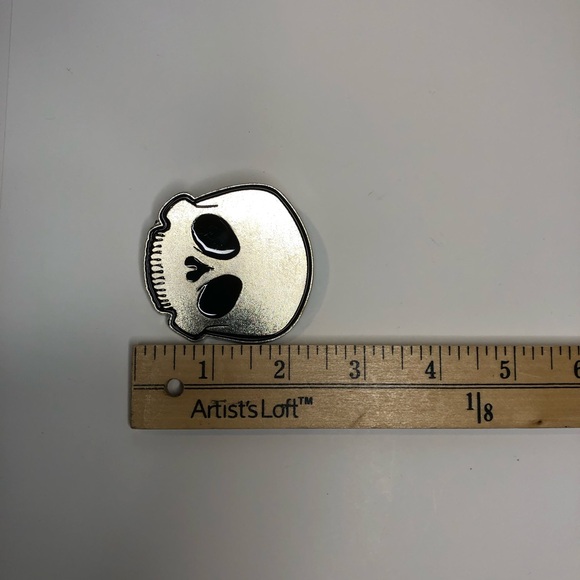 Deadly Dames by Micheline Pitt silver and black skull clothing clip rare - Picture 5 of 12